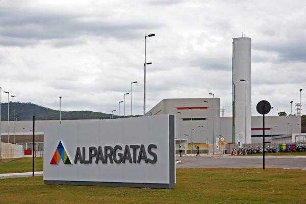 11/04/2017 Alpargatas suspende a casi todo el personal 1100 empleados
