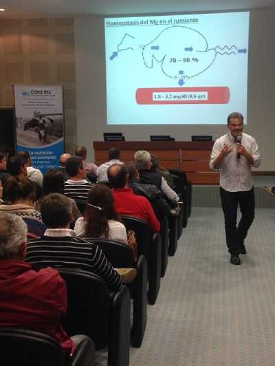 Auditorio  en Pilar  70 profesionales debaten sobre nutrición mineral junto al Dr. Guillermo Mattioli, gran especialista