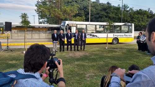 Macri: “No hay nada más democrático que el transporte público”celebró la instalación del Metrofe en avenida Blas Parera