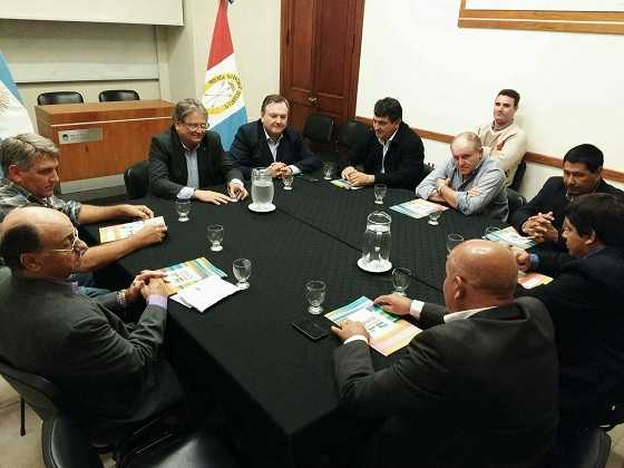 Fascendini encabezó la entrega de aportes a localidades de Las Colonias y San Cristóbal