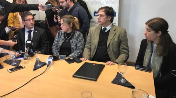 17 detenidos en 19 allanamientos Esperanza, Rafaela, Pilar y Recreo se cambio cupula policial URI