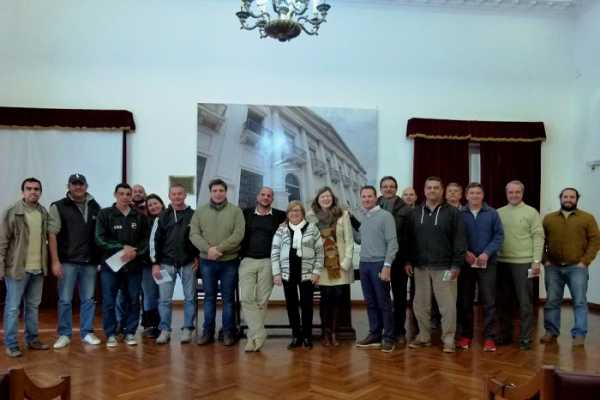 Entregan subsidios del Fondo de Asistencia a Entidades Deportivas y Becas del Programa municipal Elijo mi Camiseta