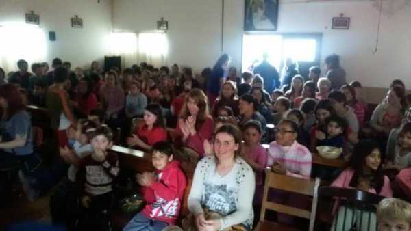Vacaciones en Barrio Ceferino Namuncurá, en Capilla Virgen de Fátima! Tarde de cine.