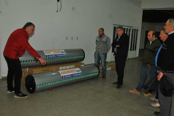 Club Bme Mitre recibio 2 calefones solares por parte de Carlos Fascendini