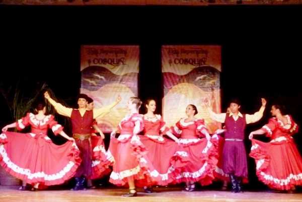 Martes 22 de agosto Danzas argentinas en el Dante, en conmemoración al Día Mundial y Nacional del Folclore
