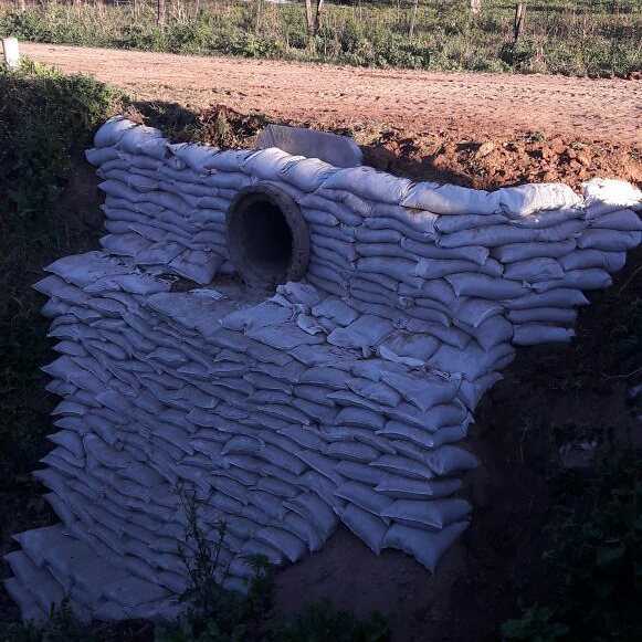 Dentro del Plan Hidrico, se realizaron trabajos de contención de la alcantarilla sobre Canal Sur. 