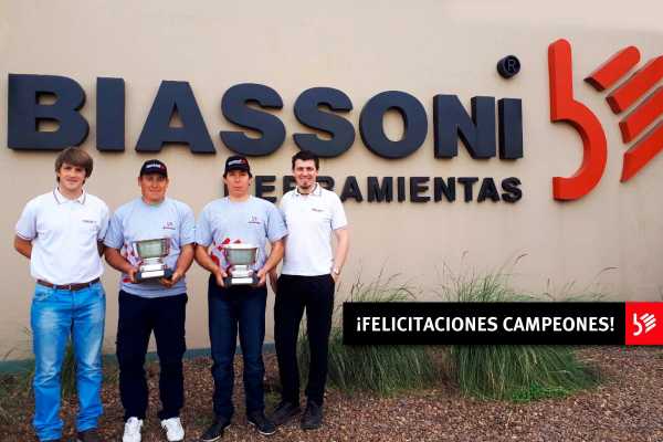 Daniel y Gerardo Rossi, quienes se alzaron con el primer puesto en el Campeonato Nacional de Alambradores