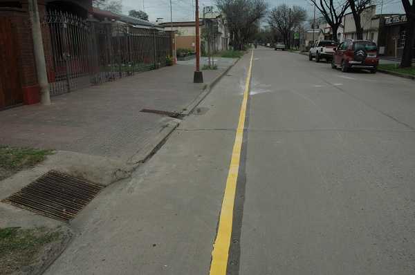 Calle Berutti ya se esta demarcando para la bicisenda y los estacionamientos para motos