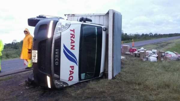 Un tornado causó hoy destrozos en Presidencia de la Plaza (Chaco) ver fotos