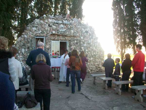 Misa en la gruta de Fatima en Colonia Rivadavia  El sábado 13 enero  Horario 17.30.
