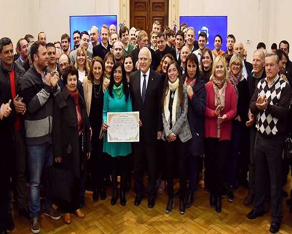 La provincia creará áreas de mujeres en 129 municipios y comunas  Este convenio apunta a tener políticas más activas