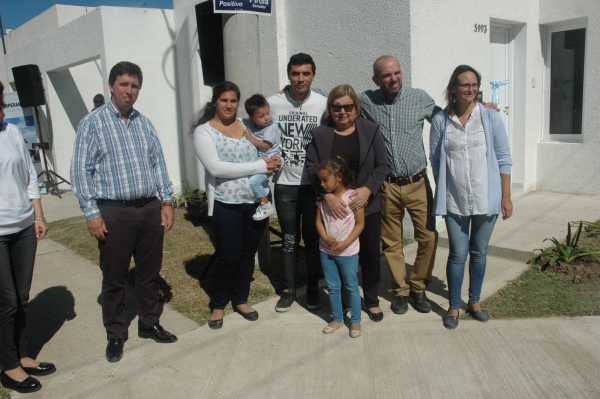 En calle Simón de Iriondo y San Jerónimo.instituto Municipal del Hábitat (INMUHA) llevo a cabo el 4to. acto de entrega de una unidad habitacional