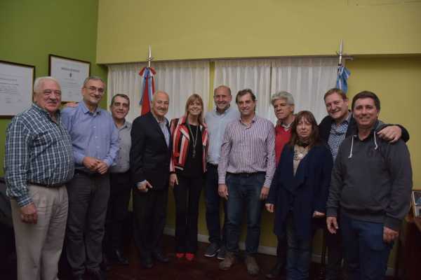 Pirola tuvo reunión de trabajo con compañeros y los candidatos Perotti-Rodenas