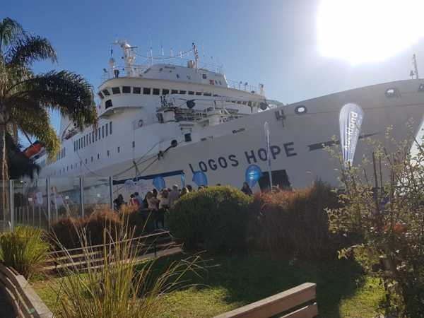  Visita al Buque “Logos Hope” la librería flotante más grande del mundo. 58 personas y personal de la Biblioteca de Esperanza