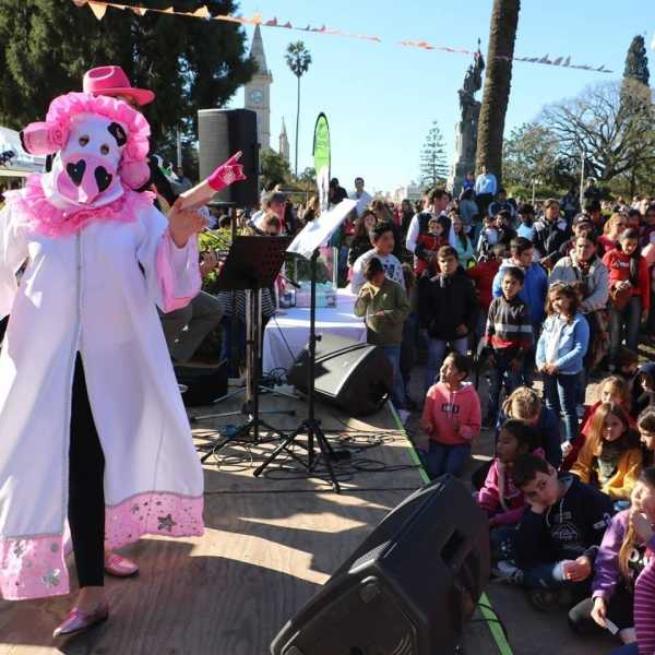 Se celebro el dia del niño en plaza San Martin en un domingo a pleno sol