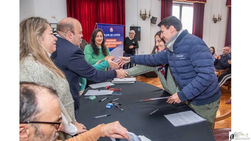 Municipalidad Esperanza entregó boleto compra y venta de lotes ( VER VIDEO)