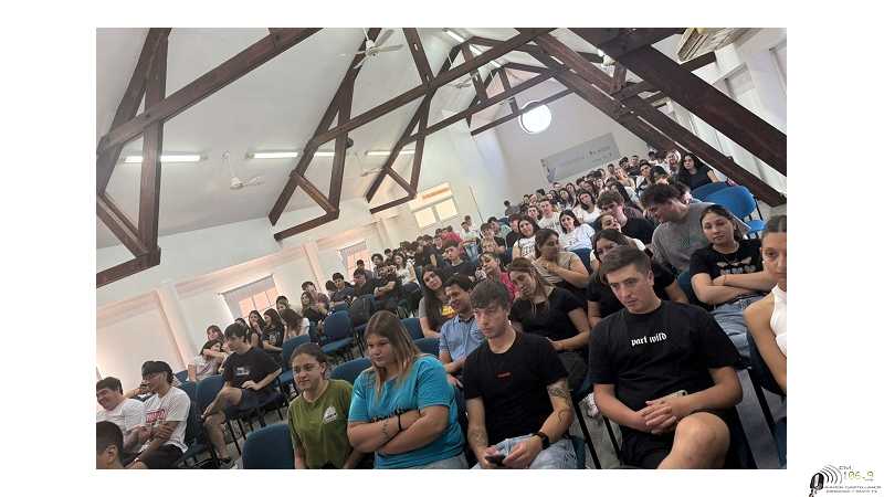 Se realizó en el ITEC una jornada de capacitación sobre inteligencia artificial