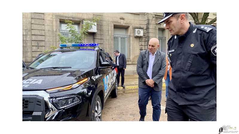 El intendente de Esperanza, Rodrigo Müller, participó de la entrega de cuatro camionetas 0 km a la Unidad Regional XI.
