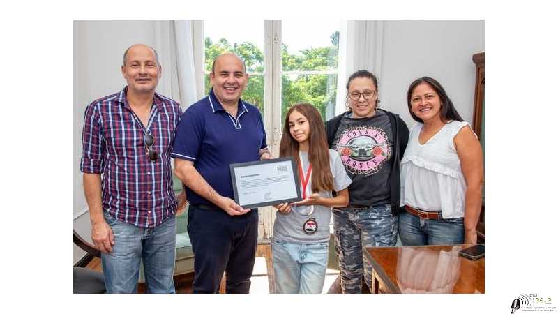 Orgullo esperancino el intendente Rodrigo Müller reconoció a la deportista local Victoria Castillo
