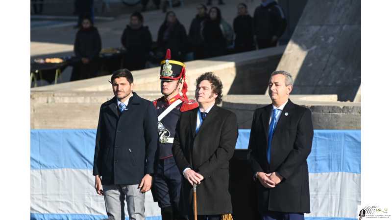 Javier Milei encabeza el acto por el Día de la bandera en Rosario (ver videos de los oradores en acto)