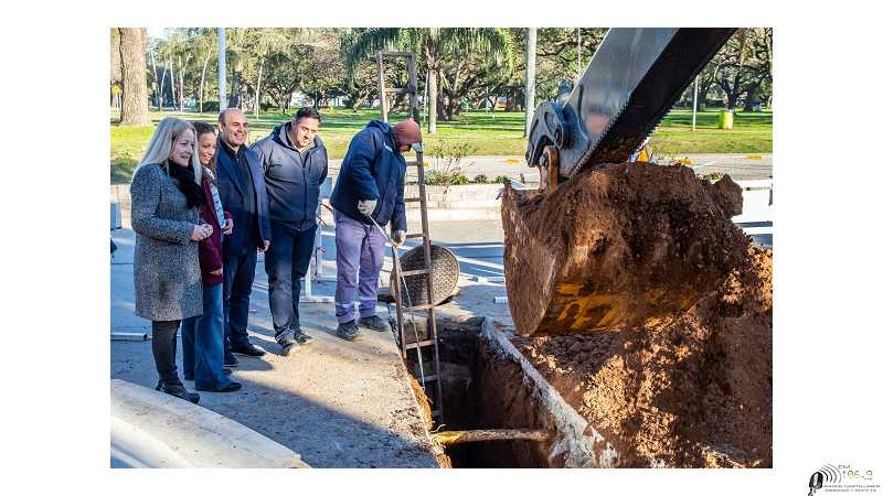 Müller recorrió la obra de cloacas en barrio Este y anunció factibilidad para 700 conexiones más en Norte y Sur