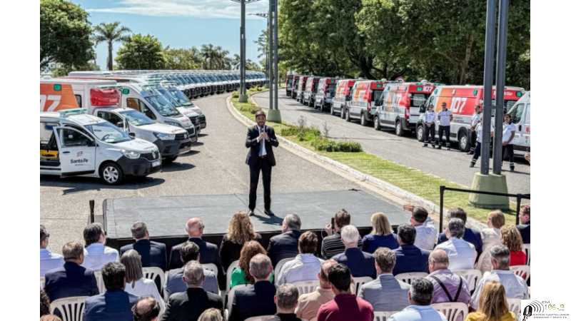 Pullaro encabezó la presentación de 174 ambulancias 0 Km en Santa Fe, Los vehículos están equipados para la atención de distintos niveles de complejidad