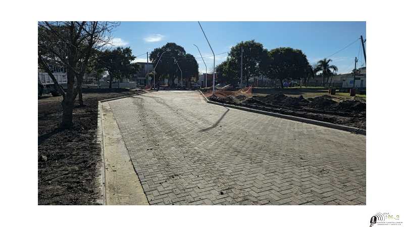 Pavimento articulado se realizan en calle Sarmiento, entre Dr. Gálvez y Balcarce.VER MAS FOTOS