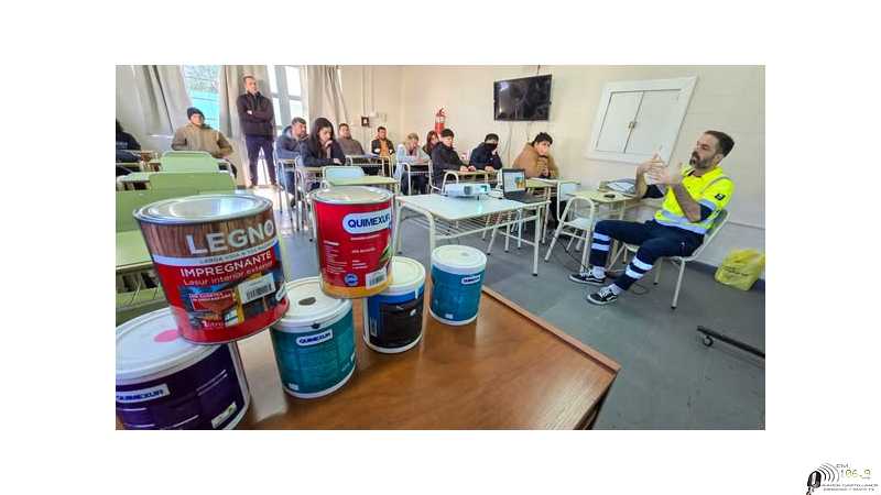 Hoy se realizó un taller teórico-práctico de introducción al oficio de pintor,