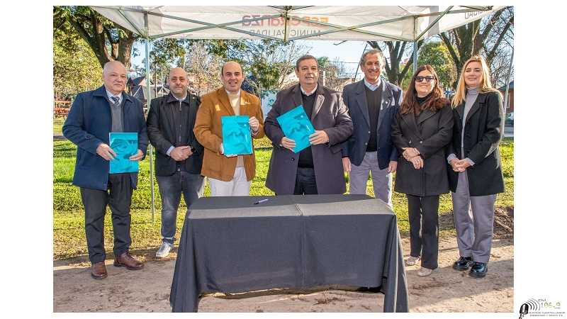 La Municipalidad de Esperanza y la UNL firmaron un convenio para plantar un árbol por cada graduado y graduada
