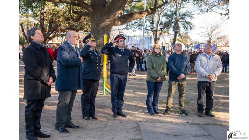 Rodrigo Muller, participó del Te Deum en Iglesia Evangélica del Río de la Plata y encabezó el acto patrio en la renovada plaza De Las Carretas VER 31FOTOS