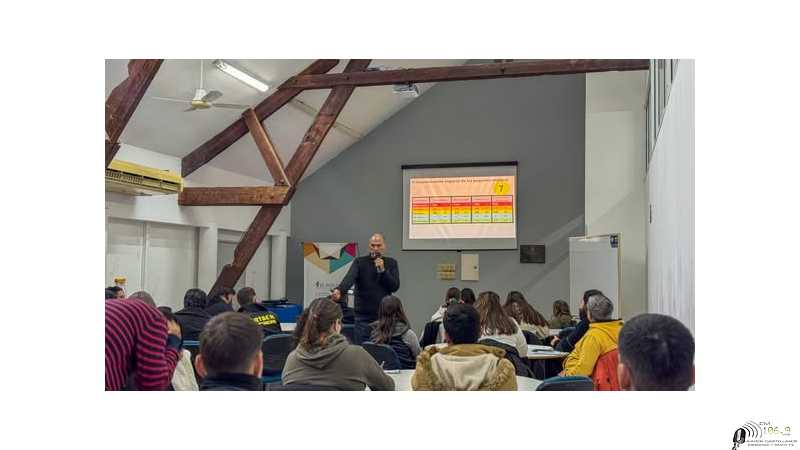 "Aprender a vender: Herramientas aterrizadas para ordenar y potenciar la gestión comercial”.