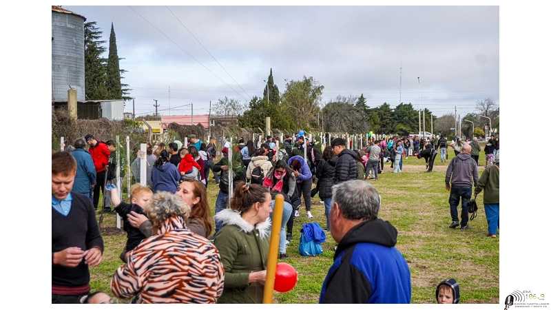 Se plantaron más de 200 árboles, por bebés nacidos en 2024 (ver 6 fotos)