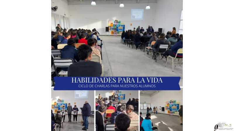Ciclo de charlas organizadas por un grupo de profesores Eeso Secundaria Orilla