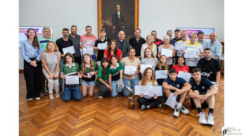 En el Salón Blanco Municipal se realizó una nueva entrega de reconocimientos a deportistas esperancinos