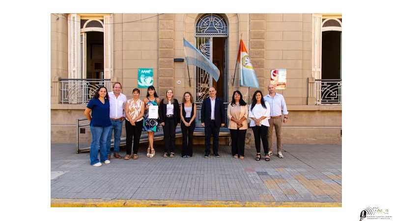 El pasado martes 18 recibimos en la sede de la Asociación a la Ministra de Igualdad y Desarrollo Humano Victoria Tejeda