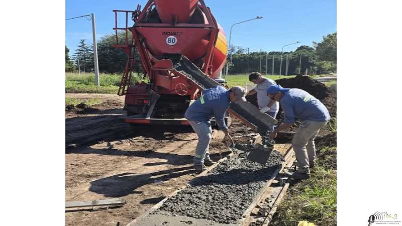 Empleados Municipales continua con los trabajos en calle Sarmiento entre Ramb y Mazzaro( ver 4 fotos mas )