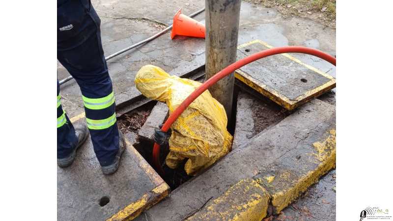 Mantenimiento de desagües: el municipio continúa realizando limpieza con un camión desobstructor