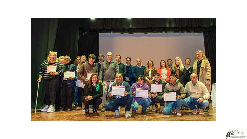 156 Esperancinos ya cuentan con nuevas herramientas para su futuro  